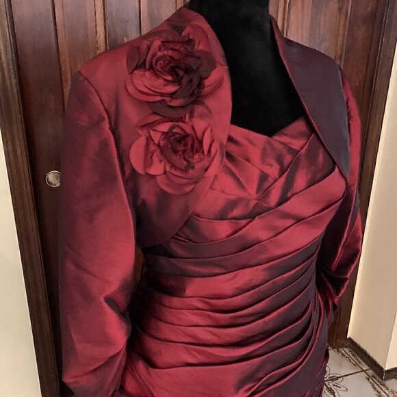 Elegant Designer Formal Dress w/ Coat – Holiday & Wedding Ready! - Picture 7 of 13